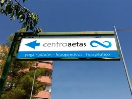 Señal de la calle Centro Aetas - Creative Studio, diseño, web y publicidad en Toledo